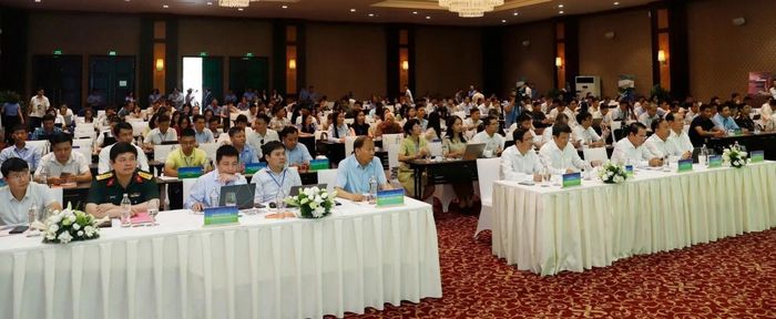 Quang cảnh diễn đàn.