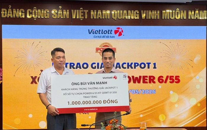 Anh Mạnh trao tặng 1 tỷ đồng để thực hiện các hoạt động an sinh xã hội thông qua Quỹ Tâm Tài Việt.