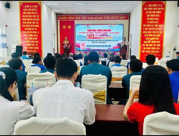 Thông qua mã QR, người xem có thể truy cập nhanh chóng vào kho dữ liệu số, tìm hiểu từng giai đoạn trong cuộc đời hoạt động cách mạng của Bác
