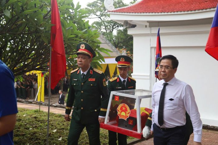 Các Anh hùng liệt sĩ trở về đất mẹ sau nhiều năm nằm lại trên đất bạn Lào và Campuchia.