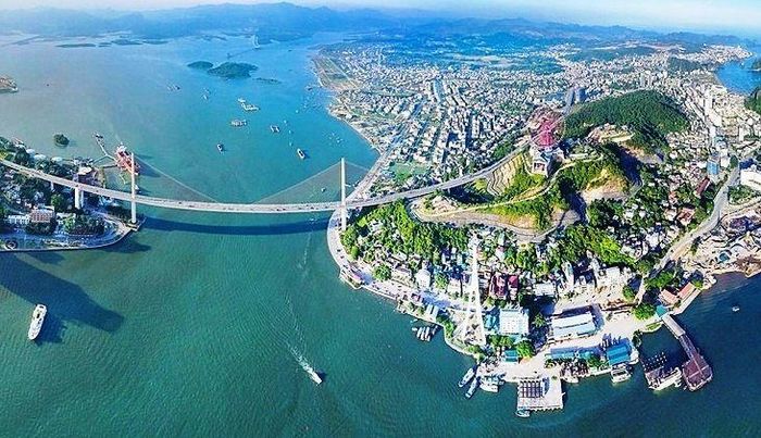  Một góc đô thị Hạ Long, Quảng Ninh 