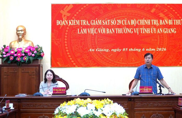 Ủy viên Trung ương Đảng, Bí thư Tỉnh ủy An Giang phát biểu tại buổi làm việc.