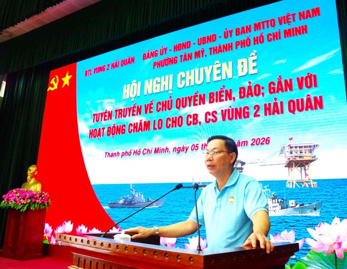 ÔngNguyễn Dũng Hùng, Phó Bí thư thường trực Đảng uỷphường Tân Mỹ, phát biểu tạihội nghị.