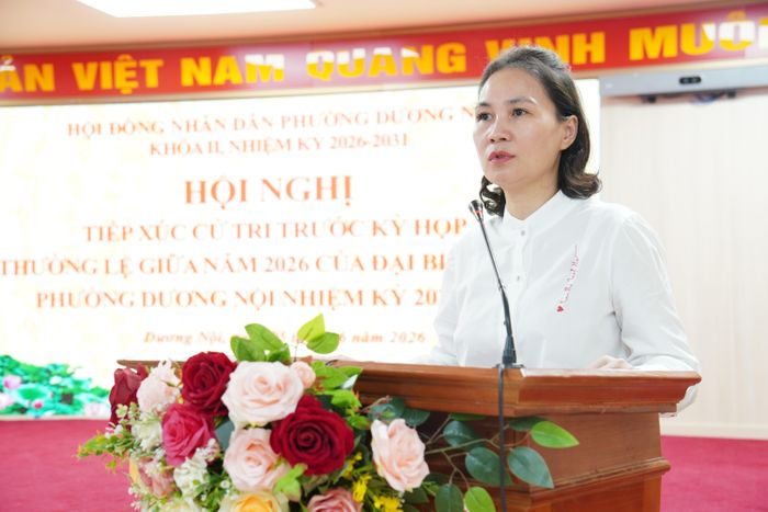 Đồng chí Hà Cấn Thị Việt Hà - Bí thư Đảng ủy, Chủ tịch HĐND phường Dương Nội phát biểu bế mạc hội nghị.