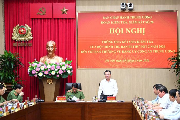 Trưởng Đoàn kiểm tra, giám sát Nguyễn Thanh Nghị phát biểu tại Hội nghị.