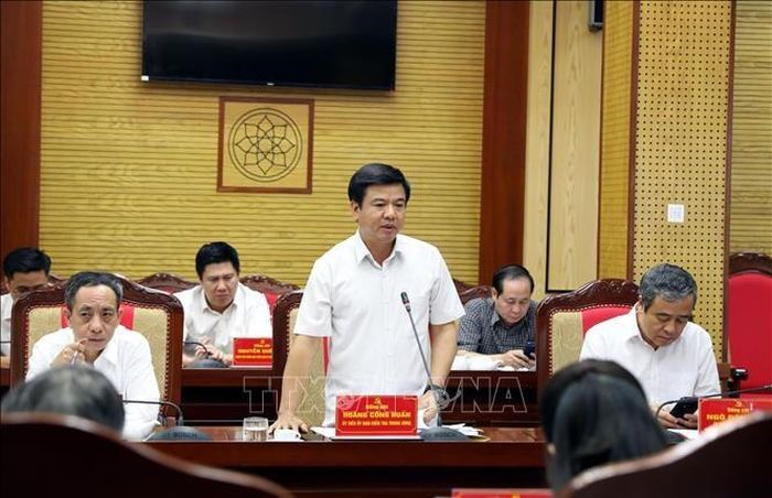 Thành viên Đoàn kiểm tra của Bộ Chính trị phát biểu tại hội nghị. Ảnh: Quang Cường – TTXVN