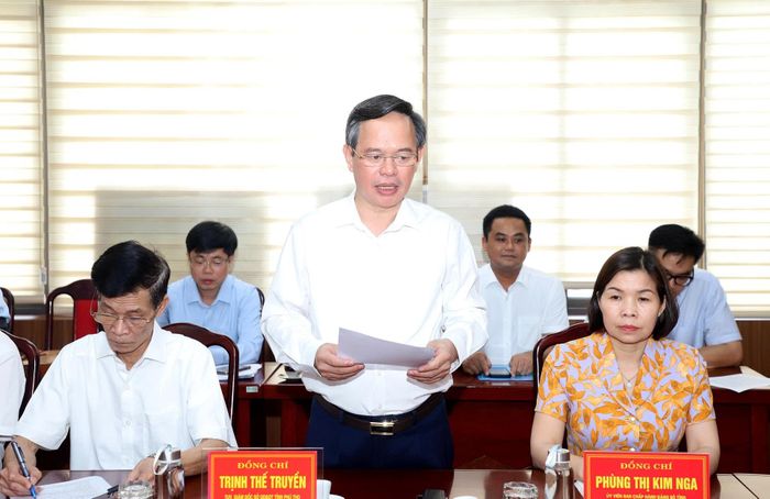 Giám đốc Sở Giáo dục và Đào tạo Phú Thọ Trịnh Thế Truyền báo cáo tiến độ chuẩn bị và các phương án dự phòng cho kỳ thi.