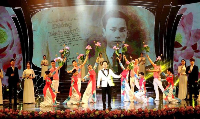 Chương trình được dàn dựng công phu kết hợp nhiều loại hình nghệ thuật, sẽ tái hiện hành trình vĩ đại của Chủ tịch Hồ Chí Minh. (Ảnh minh họa).