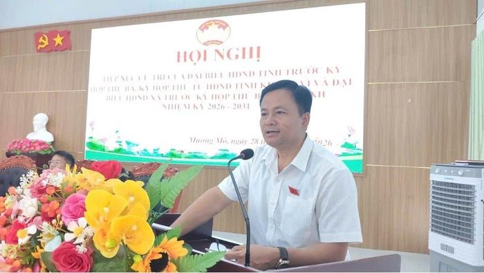 Ông Vàng Xuân Hiệp, đại biểu HĐND tỉnh Lai Châu, Phó Chánh án TAND tỉnh Lai Châu tiếp xúc cử tri tại xã Mường Mô và xã Nậm Hàng.