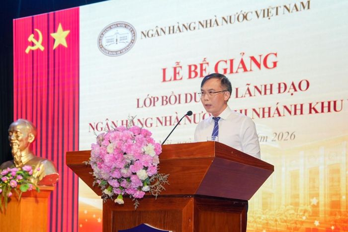 Phó Vụ trưởng Vụ Tổ chức cán bộ Lê Việt Hùng tại lễ bế giảng