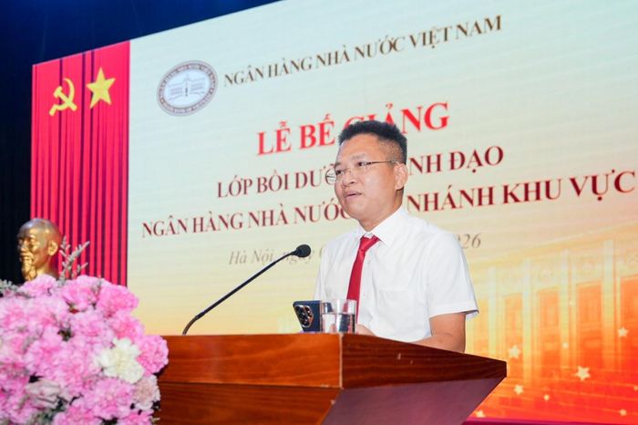 Đồng chí Trịnh Công Văn, Giám đốc NHNN chi nhánh Khu vực 3 thay mặt lớp bồi dưỡng phát biểu cảm ơn