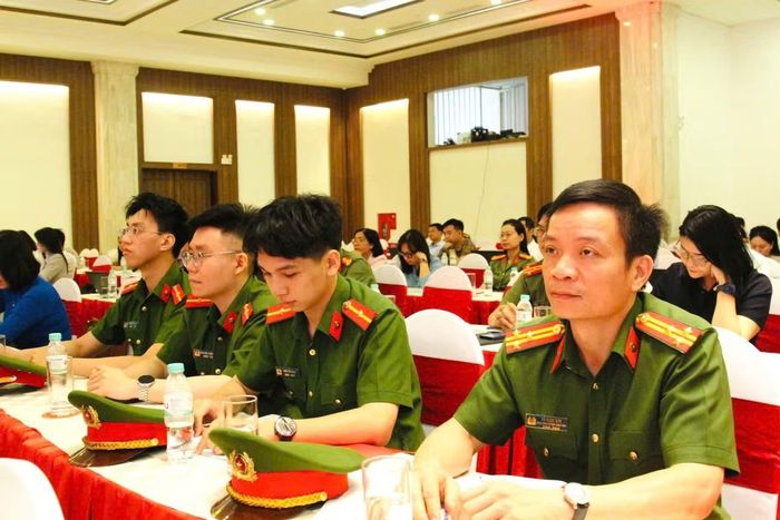 Các đại biểu tại hội nghị.