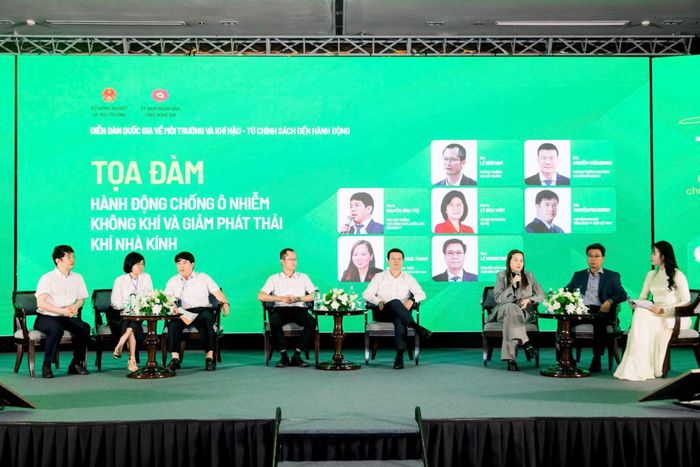 Các đại biểu tham gia đối thoại tại diễn đàn.