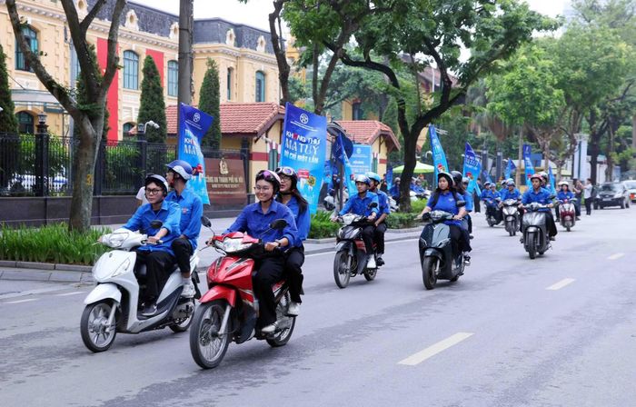 Các lực lượng tổ chức diễu hành hưởng ứng Tháng hành động phòng, chống ma túy năm 2026 trên các tuyến phố trung tâm Thủ đô