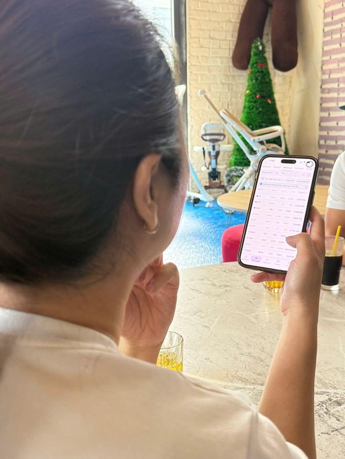 Một nhà đầu tư đã thua lỗ rất nhiều tiền khi đầu tư cổ phiếu FLC.