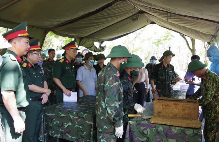 Việc tiến hành lấy mẫu được tổ chức trang nghiêm, khoa học đảm bảo tính chính xác, tri ân công lao to lớn các Anh hùng liệt sĩ.