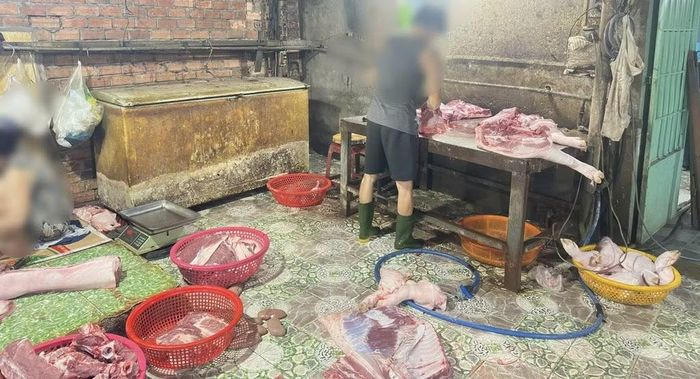 Công an phường Trảng Bom kiểm tra, xử lý một cơ sở giết mổ heo trái phép tại tổ 14, khu phố 1.