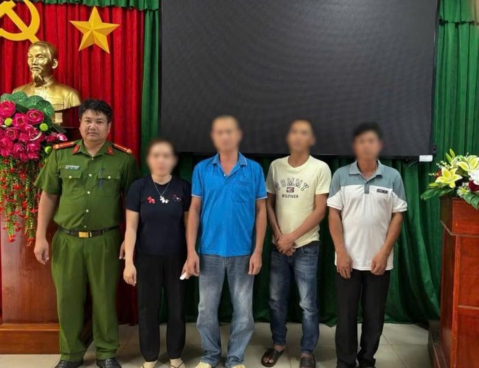 Các đối tượng trong đường dây mua bán, giết mổ heo tại xã Thống Nhất.