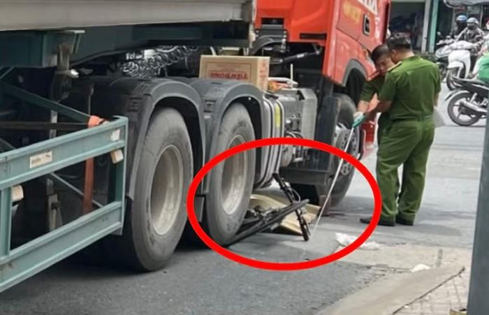 Nạn nhân không mang theo giấy tờ tùy thân nên chưa xác định được danh tính.
