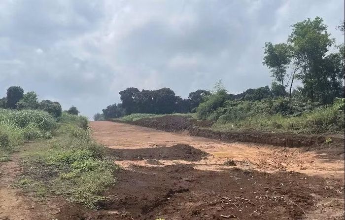 Dự án đường ven biển kết nối hành lang kinh tế Đông Tây tỉnh Quảng Trị đang khó giải ngân vốn đầu tư công do vướng mắc mặt bằng và các đơn vị thi công cầm chừng triển khai thi công.