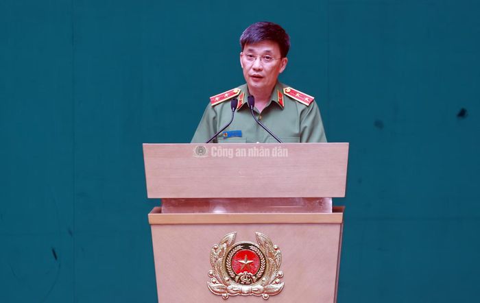 Trung tướng Phạm Trường Giang, Cục trưởng Cục Kế hoạch và tài chính phát biểu tại hội nghị.