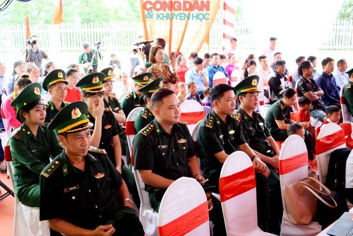 Đại diện các Đồn Biên phòng trên địa bàn tỉnh Lào Cai tham dự lễ khánh thành. Ảnh: Quốc Hồng 
