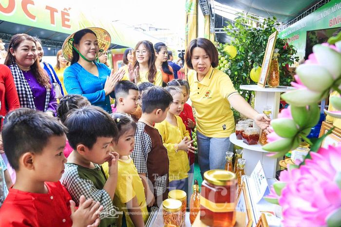 Điểm hẹn giao lưu này là nơi hội tụ và tôn vinh những sản vật nông nghiệp tinh túy nhất của người nông dân Việt. Ảnh minh họa.