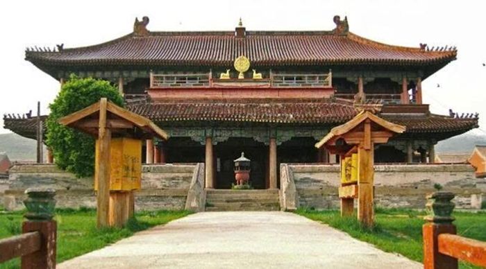 Tu viện Amarbaysgalant. Ảnh tác giả cung cấp.
