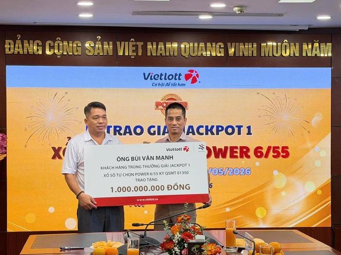 Anh Mạnh trao tặng 1 tỷ đồng để thực hiện các hoạt động an sinh xã hội thông qua Quỹ Tâm Tài Việt