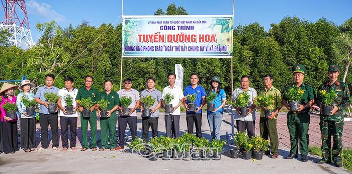 Trồng thêm một cây xanh là gieo thêm mầm sống cho tương lai, góp phần hiện thực hóa khát vọng về một Cà Mau xanh bền vững. Ảnh: HUỲNH TỨ