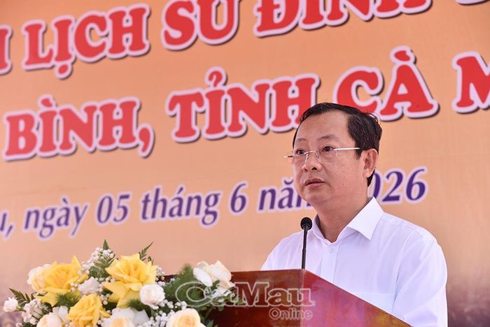  Giám đốc Sở Văn hóa, Thể thao và Du lịch Nguyễn Quốc Thanh báo cáo hiện trạng và phương án tu bổ di tích Đình Tân Long.