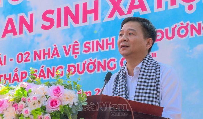  Đồng chí Nguyễn Bình Tân, Ủy viên Ban Thường vụ Tỉnh ủy, Phó Trưởng đoàn chuyên trách Đoàn đại biểu Quốc hội tỉnh Cà Mau, phát biểu tại buổi lễ.