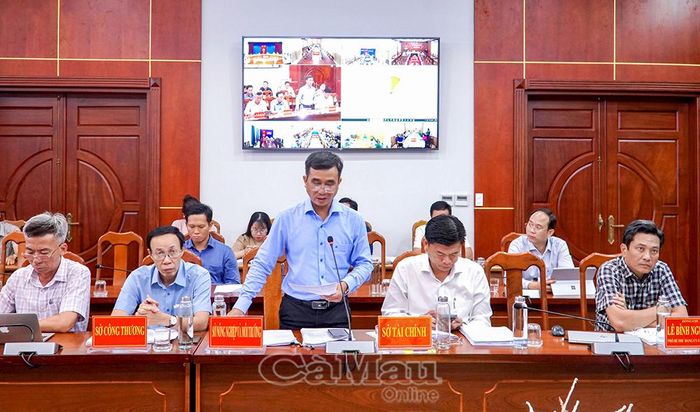 Phó Giám đốc Sở Nông nghiệp và Môi trường Phạm Văn Mười đề nghị các địa phương cần chủ động theo dõi diễn biến thời tiết, hướng dẫn người dân thực hiện tốt các biện pháp phòng chống thiên tai, gia cố bờ bao, cống đập, bảo vệ sản xuất trong mùa mưa bão.