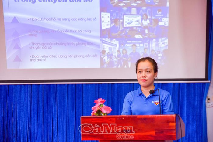 Bí thư Đoàn Thanh niên UBND tỉnh Quách Thị Thu Thảo nhấn mạnh, việc trang bị kiến thức, kỹ năng và tư duy số cho sinh viên là nhiệm vụ rất quan trọng.