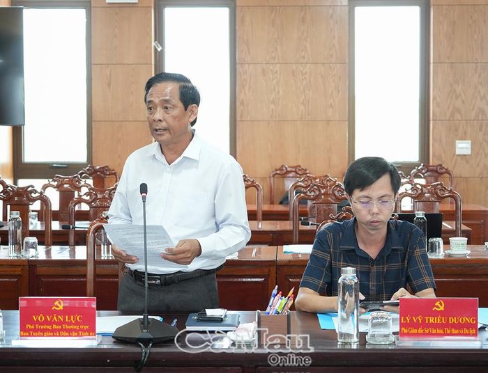  Phó Trưởng ban Thường trực Ban Tuyên giáo và Dân vận Tỉnh ủy Võ Văn Lực báo cáo kết quả thực hiện Chỉ thị số 20-CT/TW.