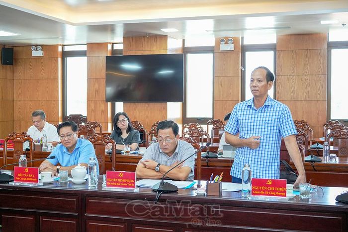 Đồng chí Nguyễn Chí Thiện, Giám đốc Sở Công Thương, đóng góp ý kiến về việc thúc đẩy chuyển đổi số và lồng ghép mục tiêu phát triển văn hóa vào phát triển kinh tế - xã hội.