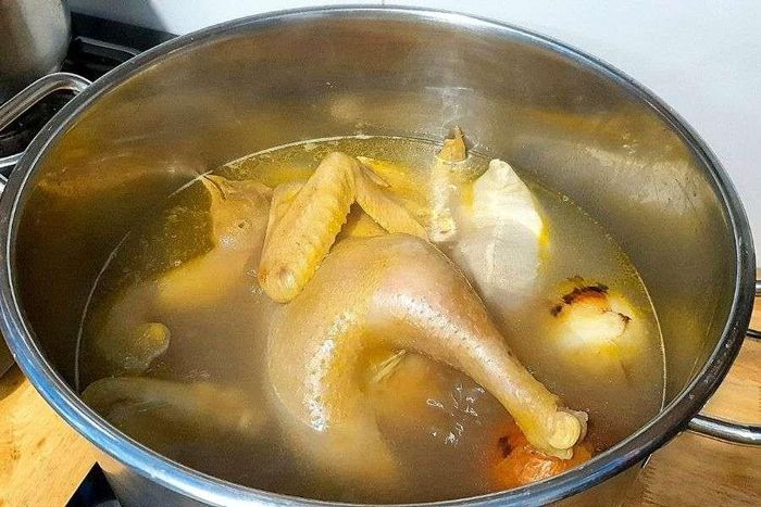 Chọn nồi có kích thước phù hợp. Ảnh minh họa