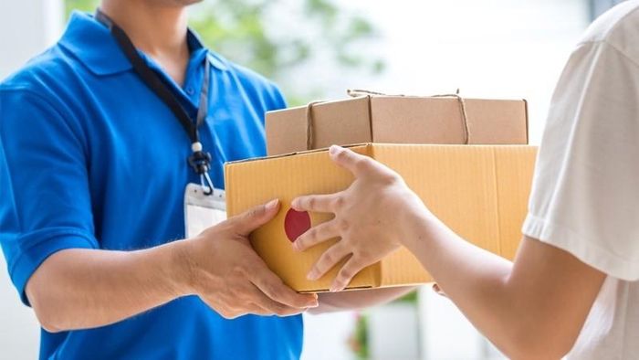 Nghề giao đồ ăn tuy vất vả, phải làm việc ngoài trời và chịu nhiều áp lực về thời gian, nhưng lại mang đến nguồn thu nhập hấp dẫn hơn. Ảnh minh họa 