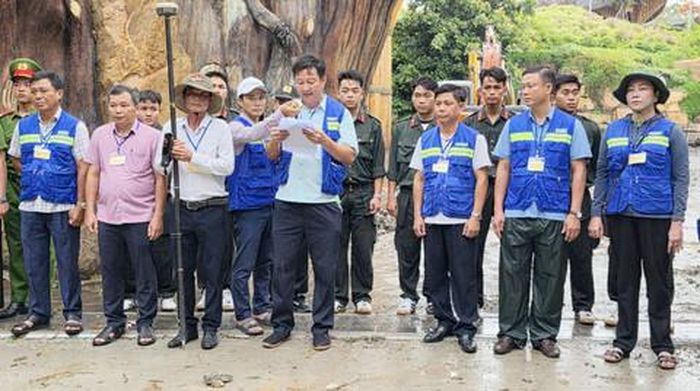 Lực lượng chức năng công bố quyết định cưỡng chế khu du lịch The Peak