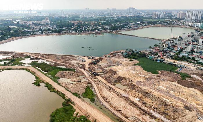 Đến nay, phần lớn các hạng mục chính đã hoàn thành. Lòng hồ cơ bản được đào tạo hình, hình thành vùng chứa nước rộng lớn phục vụ công tác điều tiết. Đáng chú ý, dù chưa hoàn thành toàn bộ dự án nhưng hồ Phú Đô đã tham gia hỗ trợ tiêu thoát nước trong đợt mưa lớn xảy ra hồi tháng 5.