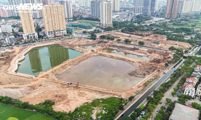 Tại phường Đại Mỗ, dự án hồ đầu mối Mễ Trì (Đồng Bông 2) có diện tích khoảng 12 hecta, tổng vốn đầu tư gần 370 tỷ đồng được khởi công từ tháng 1/2026. Công trình được xây dựng nhằm hoàn thiện hệ thống hồ điều tiết theo quy hoạch thoát nước của Hà Nội, góp phần tăng khả năng trữ nước, điều tiết dòng chảy và giảm ngập úng cho khu vực.