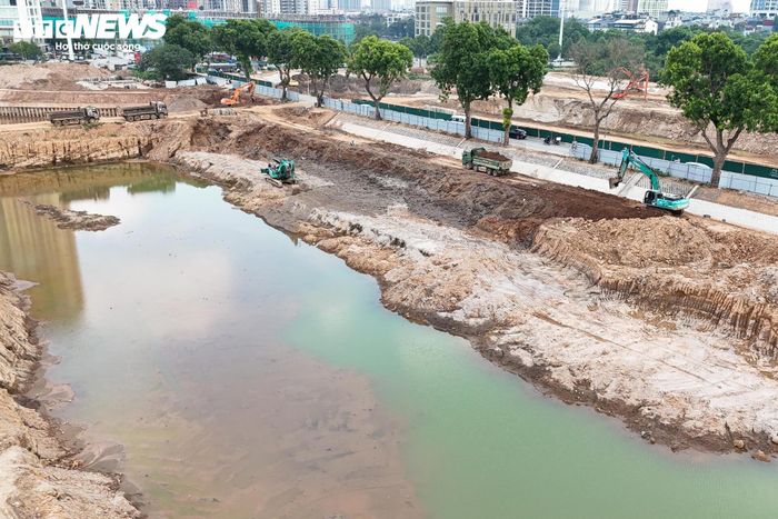 Những ngày đầu tháng 6, công trường vẫn duy trì nhiều mũi thi công. 