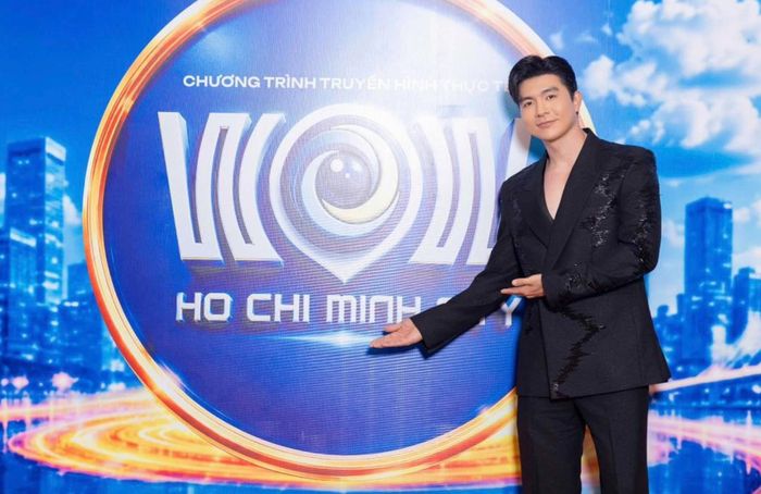 Hoa hậu Khánh Vân và diễn viên Steven Nguyễn đảm nhận vai trò hướng dẫn viên.