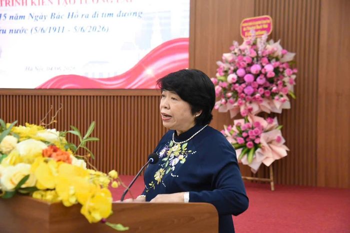 Chủ tịch Hội Hữu nghị và Hợp tác Việt Nam - Pháp Nguyễn Thúy Anh phát biểu khai mạc tọa đàm. (Ảnh: Thanh Quý)