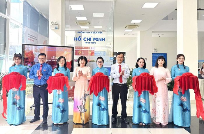 Không gian Văn hóa Hồ Chí Minh tại Công ty Xổ số kiến thiết Bình Dương - Ảnh: NXB