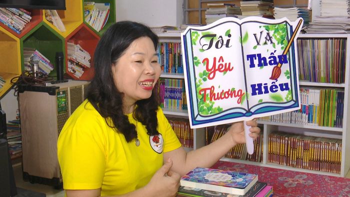Nhà giáo Đặng Thị Mão mong muốn hình thành năng lực tự học cho trẻ từ cách "đọc sâu". Ảnh: Bảo Thoa