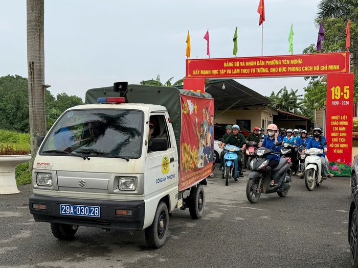Các lực lượng ra quân tuyên truyền tại 38 tổ dân phố. Ảnh: Vân Nga