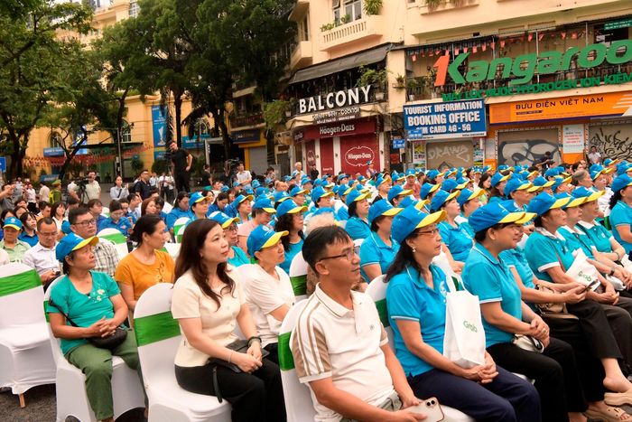 Đông đảo người dân hưởng ứng Ngày Môi trường thế giới. Ảnh: Phạm Công