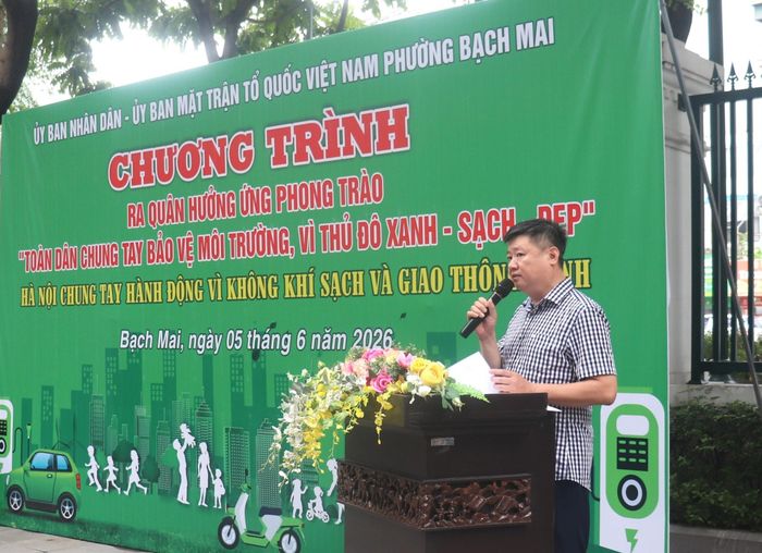Trưởng Phòng Kinh tế, Hạ tầng và Đô thị phường Bạch Mai Ninh Anh Hải triển khai các nội dung hưởng ứng Ngày Môi trường thế giới, Tháng hành động vì môi trường trên địa bàn.