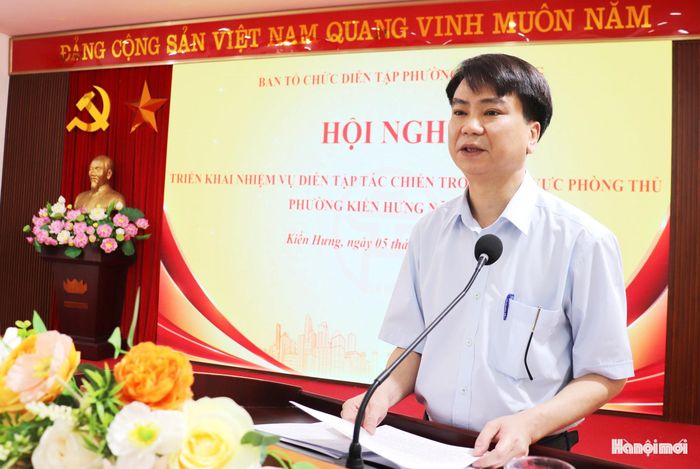 Đồng chí Nguyễn Tiến Quyết, Bí thư Đảng ủy, Chủ tịch HĐND phường Kiến Hưng phát biểu. Ảnh: Tuấn Điệp